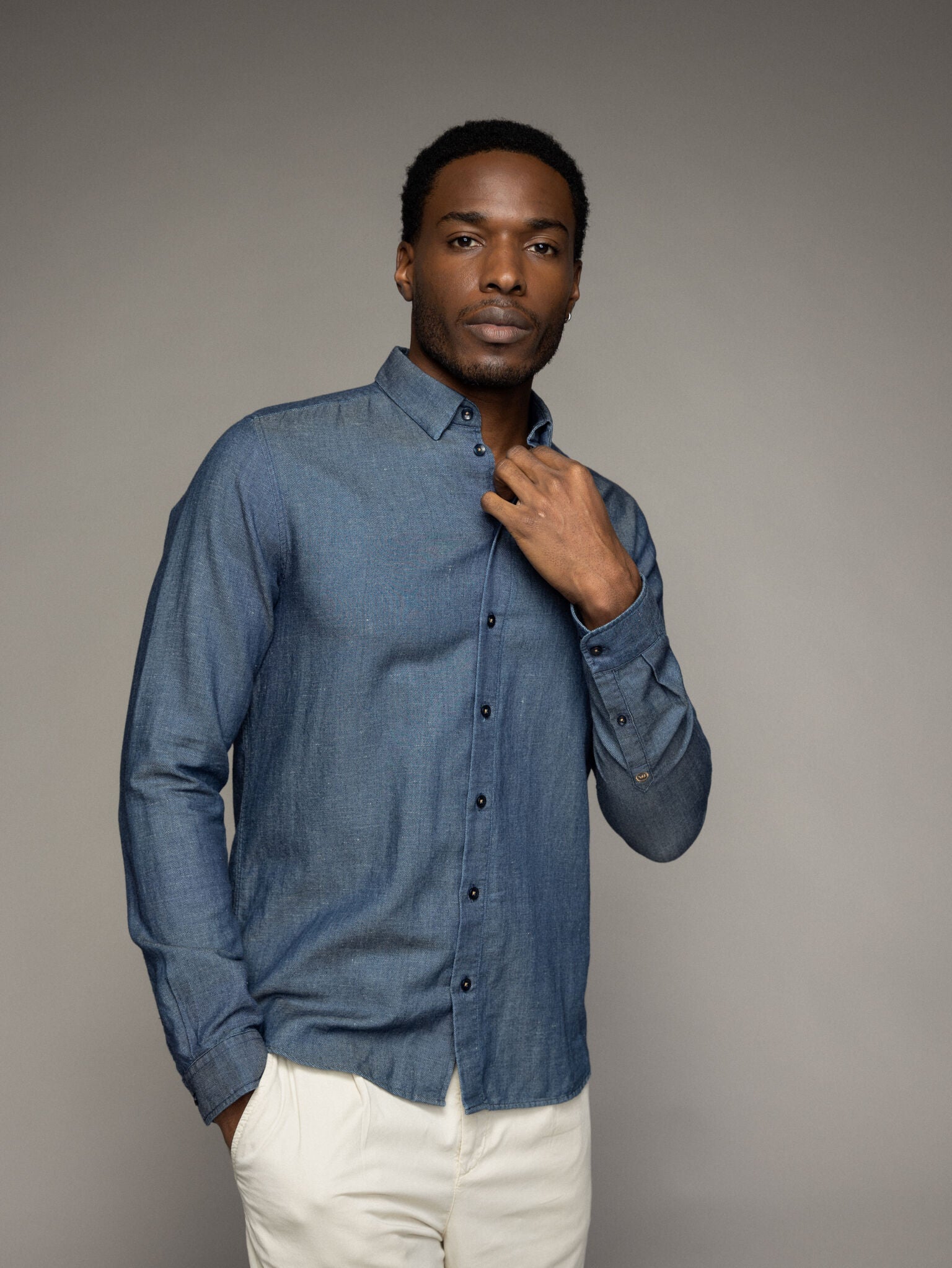 Modelshot / Navy / Detail